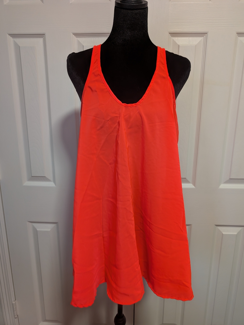 Women’s Coral Scoop Neck Flow Tank Top